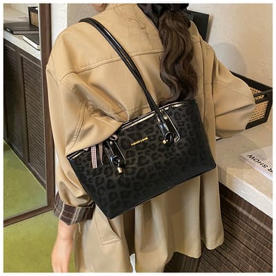 Taddy charms tote bag