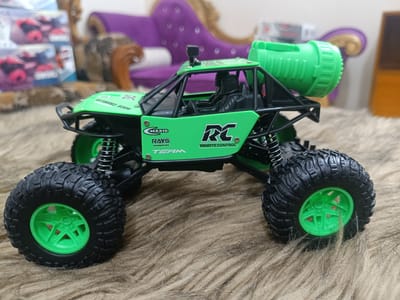 Smoke Off-Road Rock Climbing RC Car – 1:18 Scale Remote Control Jeep (Music & Light)