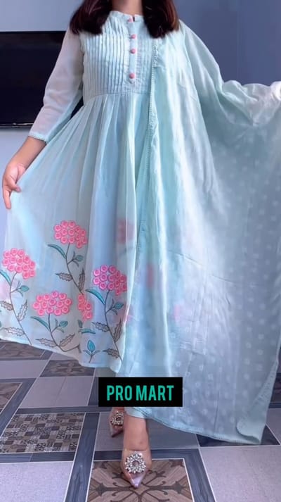 প্রিমিয়াম এম্ভ্রডারি গাউন থ্রি-পিস সেট 🌿 - Image 2