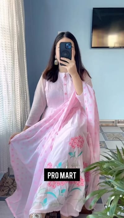 প্রিমিয়াম এম্ভ্রডারি গাউন থ্রি-পিস সেট 🌿 - Image 1