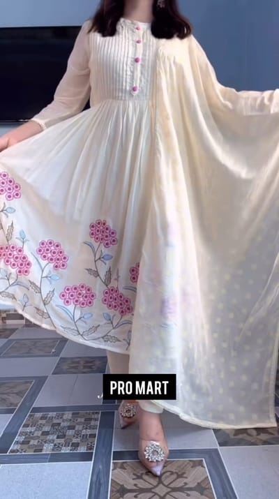 প্রিমিয়াম এম্ভ্রডারি গাউন থ্রি-পিস সেট 🌿 - Image 2