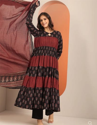 প্রিমিয়াম কটন ফ্লোরাল গাউন থ্রি-পিস সেট - Image 2