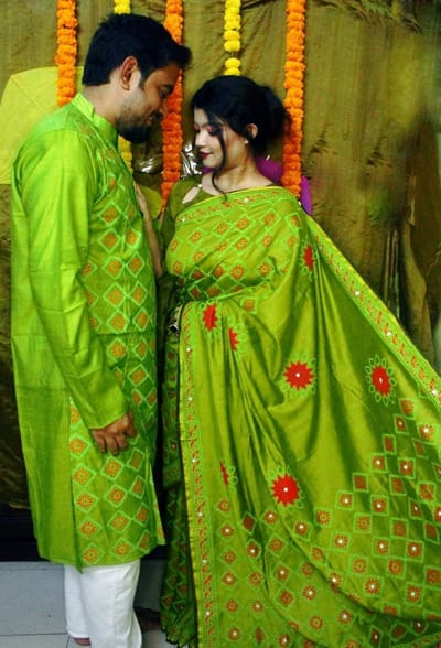 এক্সক্লুসিভ ধুপিয়ান সিল্ক শাড়ি & পাঞ্জাবি কাপল ড্রেস - Image 10