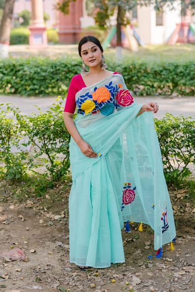 হাফসিল্ক শাড়ীতে এমব্রডাড়ী কাজ করা - Image 2