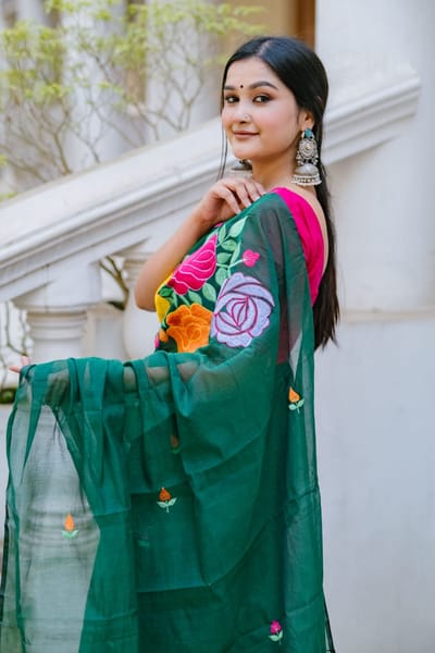 হাফসিল্ক শাড়ীতে এমব্রডাড়ী কাজ করা - Image 3