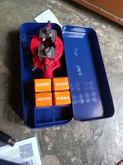 Pipe Threading Die Set, Ratchet Die Stock set 1/2"-1 1/4" heavy duty same as picture - Image 4