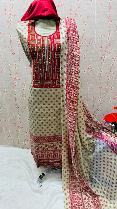 আড়ং এমব্রয়ডারি বুটিকস থ্রি পিস - Image 2