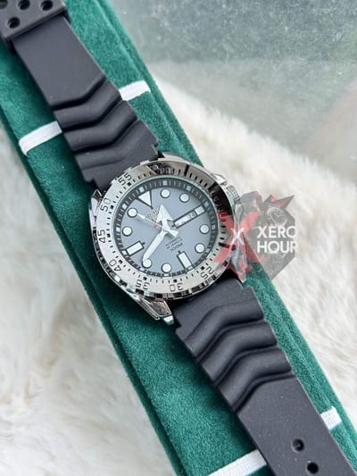 Seiko  Sport 5 || Silicon Strap || Swift Movement || Silver Grey Black