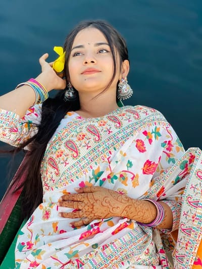 স্ক্রিন প্রিন্ট হাফ সিল্ক শাড়ি - Image 3