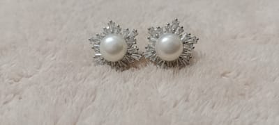 Diamond cut Pearl Ear Ring