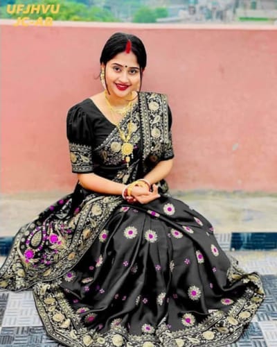 প্রিমিয়াম জাপানি সিল্ক শাড়ী &সাথে ম্যাচিং ব্লাউজ পিস। - Image 2