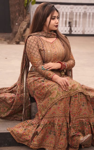 প্রিমিয়াম গাউন থ্রি পিস  (অরিজিনাল) - Image 2