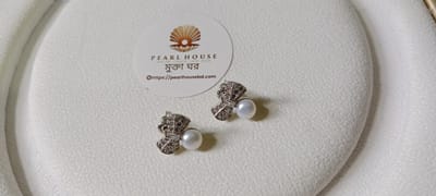 Exclusive Pearl Ear Ring