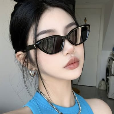 Trendy cat  Black sunglasses