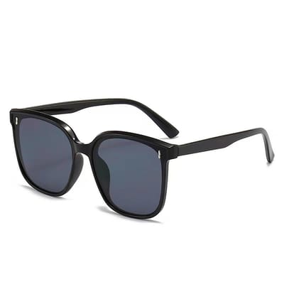 Black oval sunglasses