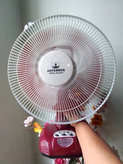 Defender 2912 rechargeable table fan