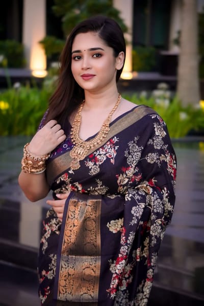 ধুপিয়ান শাড়ি ব্লাউজ পিস সহ - Image 1