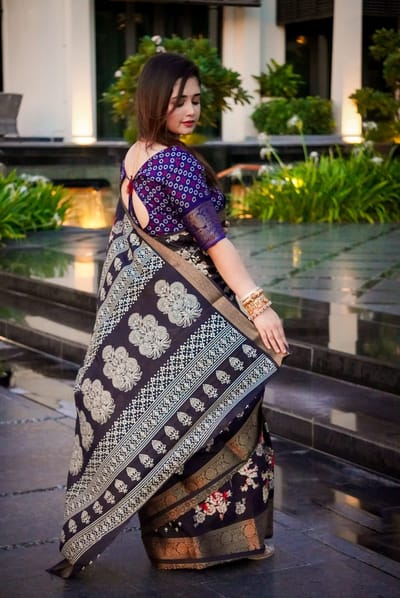 ধুপিয়ান শাড়ি ব্লাউজ পিস সহ - Image 4