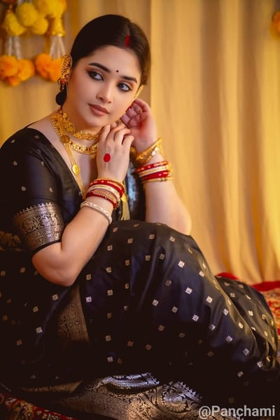 ধুপিয়ান সিল্ক শাড়ি ব্লাউজ পিস সহ - Image 2