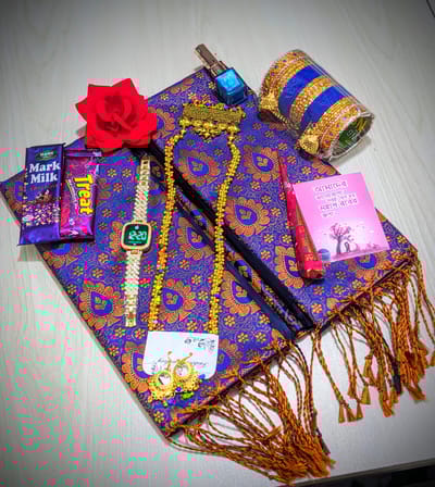 আকর্ষণীয় শাড়ী গিফট কম্ব সেট - Image 2