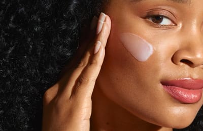 AVEENO® DAILY MOISTURISING YOGURT BODY CREAM VANILLA & OAT- 200ml - Image 3