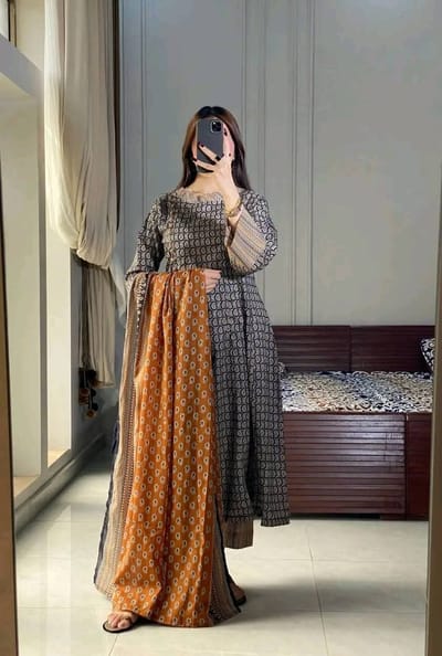 কটন গাউন প্রিমিয়াম কুর্তা থ্রি-পিস সেট - Image 1