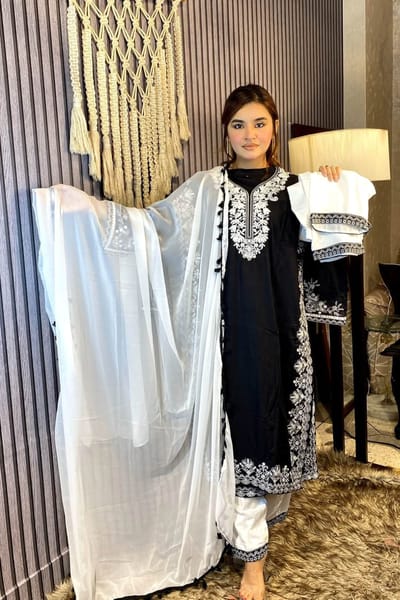 সুতি কাপড়ে এমব্রয়ডারি কাজ করা রেডিমেড থ্রী পিস। - Image 2