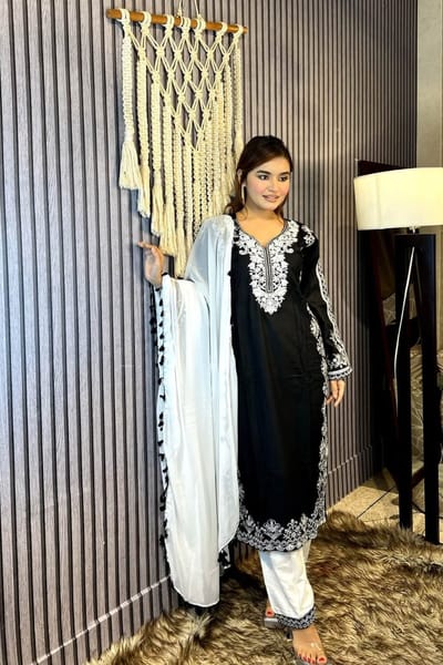 সুতি কাপড়ে এমব্রয়ডারি কাজ করা রেডিমেড থ্রী পিস। - Image 3