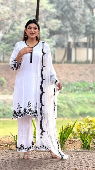 তাঁতাল কাটোওয়ার্ক এমব্রয়ডারি কাজকরা সম্পূর্ণ সেলাই করা থ্রি-পিস কালেকশন - Image 4