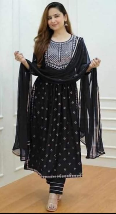 লিনেন এমব্রয়ডারি থ্রি পিস - Image 4