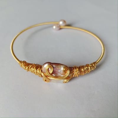 Adjustable Pearl Breslate