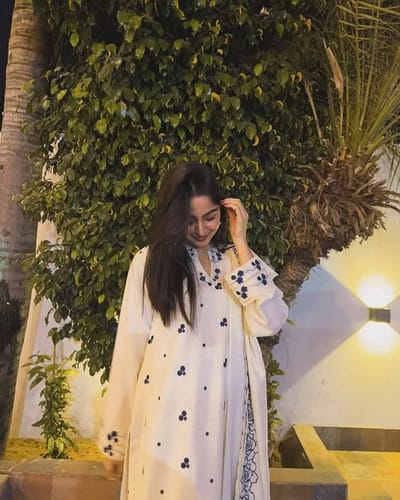 White AURA Three Piece Set - Image 1