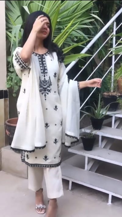 White Georgette Three Piece Set - Image 4