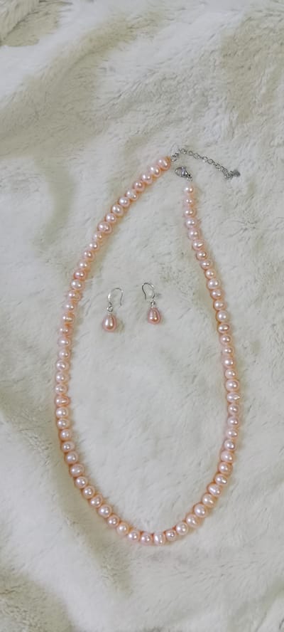 Pink Pearl One Layer Necklace