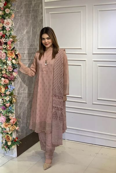 Jorjet Three Piece - Image 1