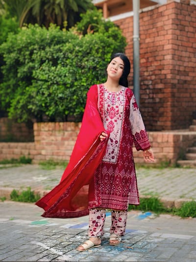 দুবাই সিল্ক কাপড়ের থ্রি পিছ - Image 1