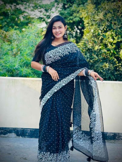 স্কিন প্রিন্ট এর শাড়ি