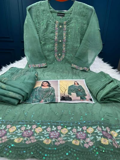 পাকিস্তানি এমব্রয়ডারি জর্জেট থ্রি পিস - Image 2