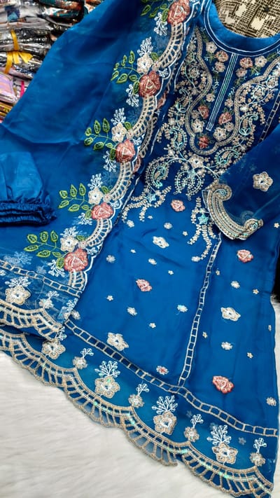 পাকিস্তানি ডিজাইন 4-পিস সাদ বাহার টিস্যু সেট - Image 1