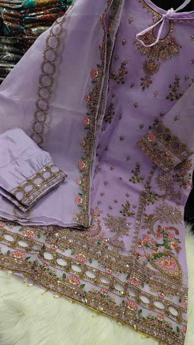 পাকিস্তানি ডিজাইন 4-পিস সাদ বাহার টিস্যু সেট - Image 8