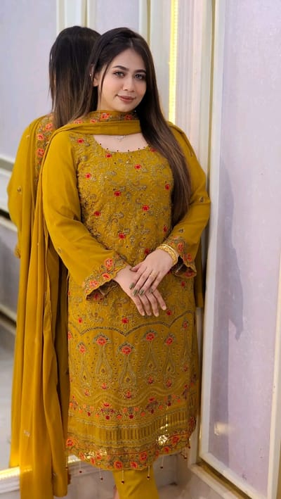 এমব্রয়ডারি কাজ করা ফোর পিস - Image 2