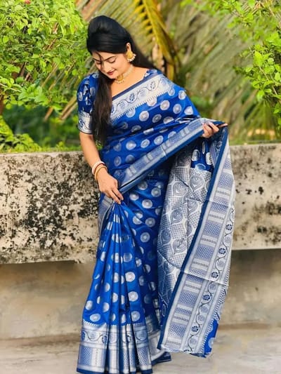 সফট সিল্ক ইন্ডিয়ান বেনারসি কাতান শাড়ি - Image 2