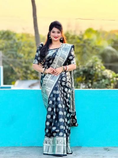 সফট সিল্ক ইন্ডিয়ান বেনারসি কাতান শাড়ি - Image 3