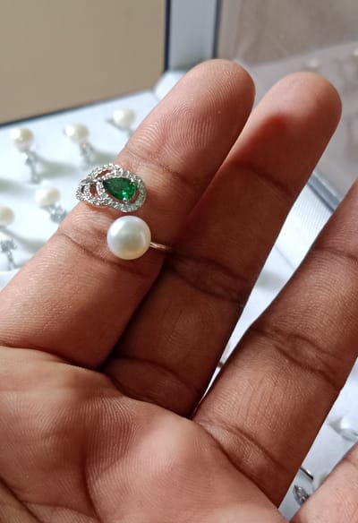 Pearl Adjustable finger ring