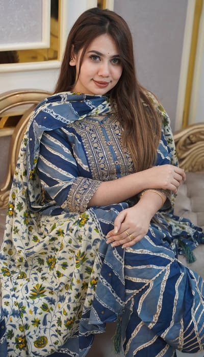 Elgent Farshi Stitched Three Piece Set - Image 3