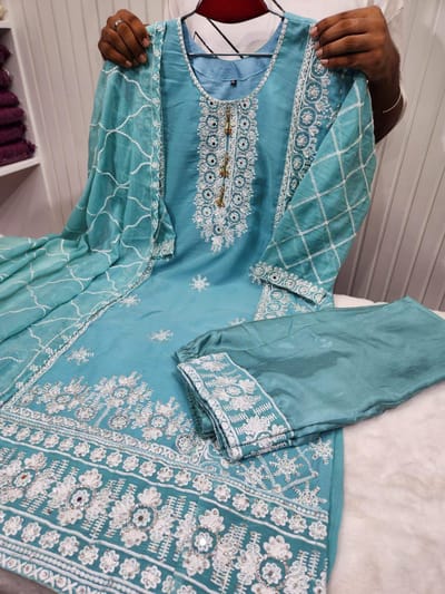 Readymade Three Piece - Image 4