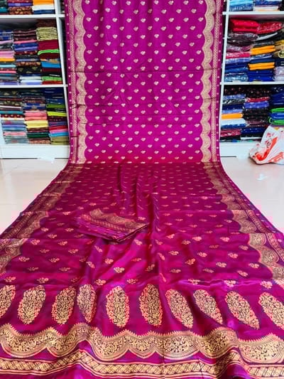 প্রিমিয়াম জাপানি সিল্ক শাড়ী &সাথে ম্যাচিং ব্লাউজ পিস। - Image 1