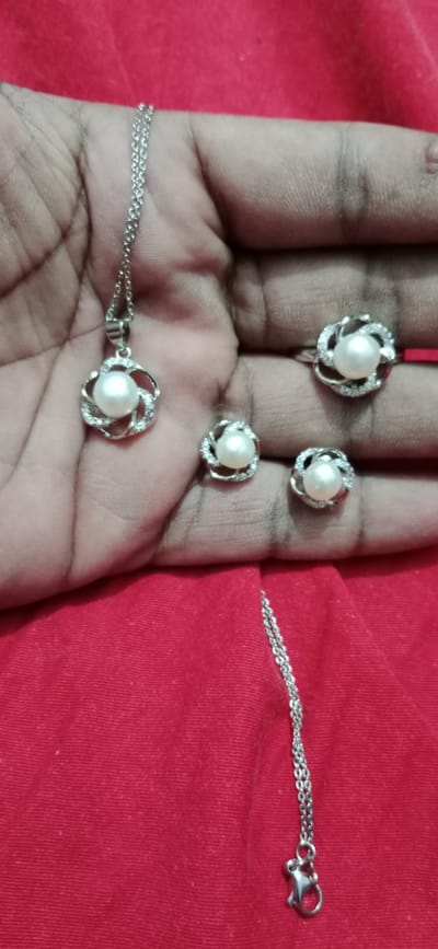 Pearl Pendent set