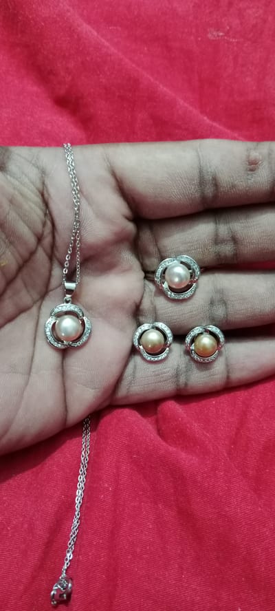 Pearl Pendent set