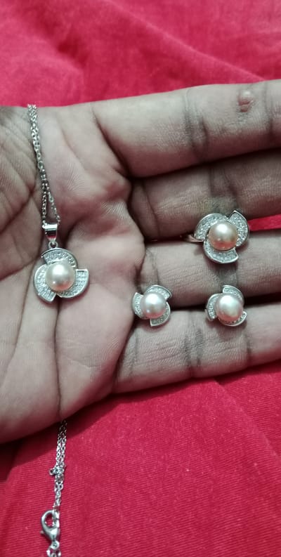 Pearl Pendent set